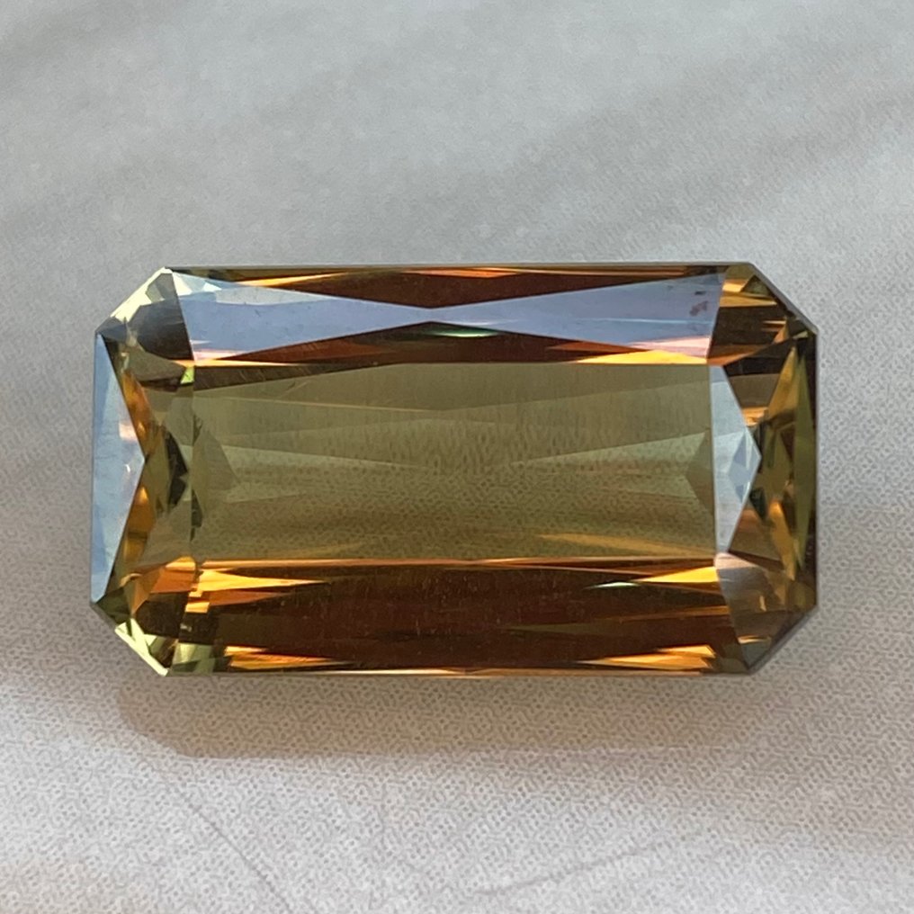 没有保留价 水硬铝石 - 10.24 ct - 国际有色宝石协会(ICA GemLab) - Zultanite Csarite #2.1