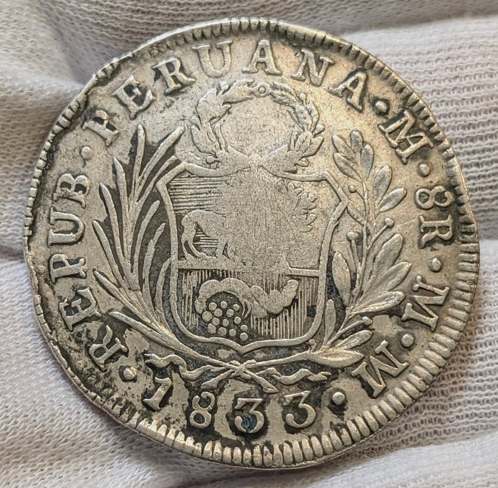 Spain. Isabel II. 1 Peso sobre 8 Reales 1833 Lima MM, Perú - Con sello YII para circular en Manila #1.0