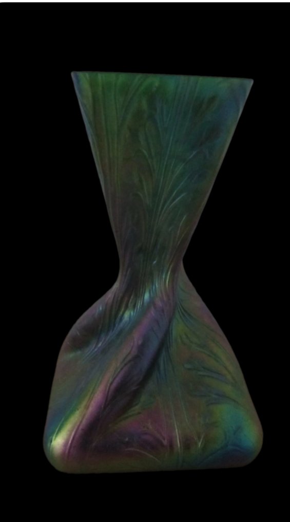 Kralik - Vase - iridescent glass - Art Nouveau mod twist #1.0