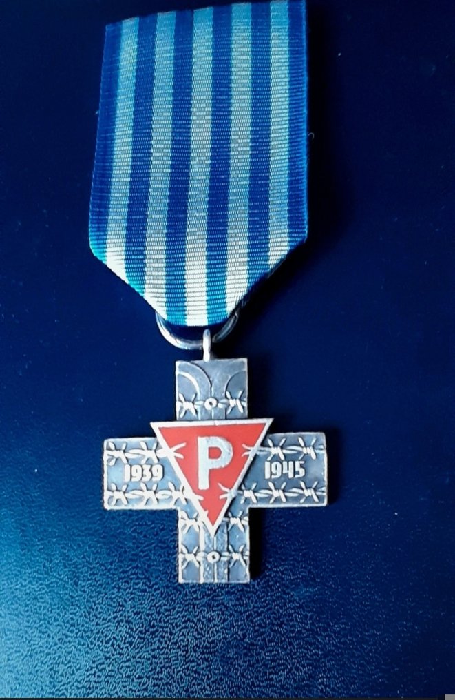 Πολωνία - Στρατιωτικό μετάλλιο - Ελληνικός σταυρός. Αφιέρωμα στους Πολωνούς εκτοπισμένους του Άουσβιτς, κορδέλα και κουτί. #1.0