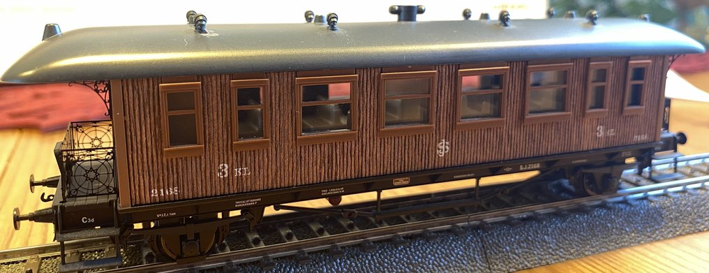 Märklin H0 - 42702 - Machetă tren (1) - Persoane frumoase și ornamente filigranate în vagon. - SJ #1.0