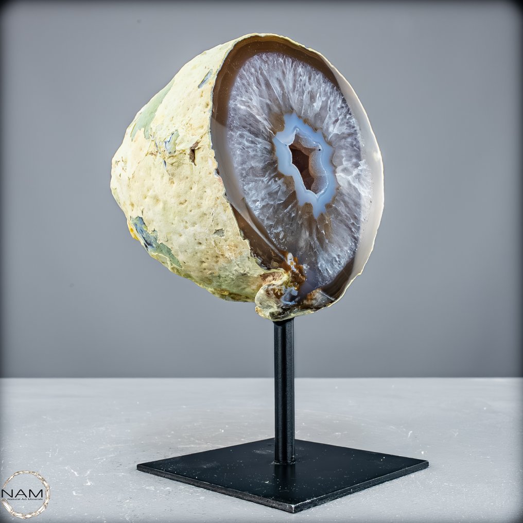 Természetes vágású geode chalcedony és agate Standon- 1663.26 g #4.3