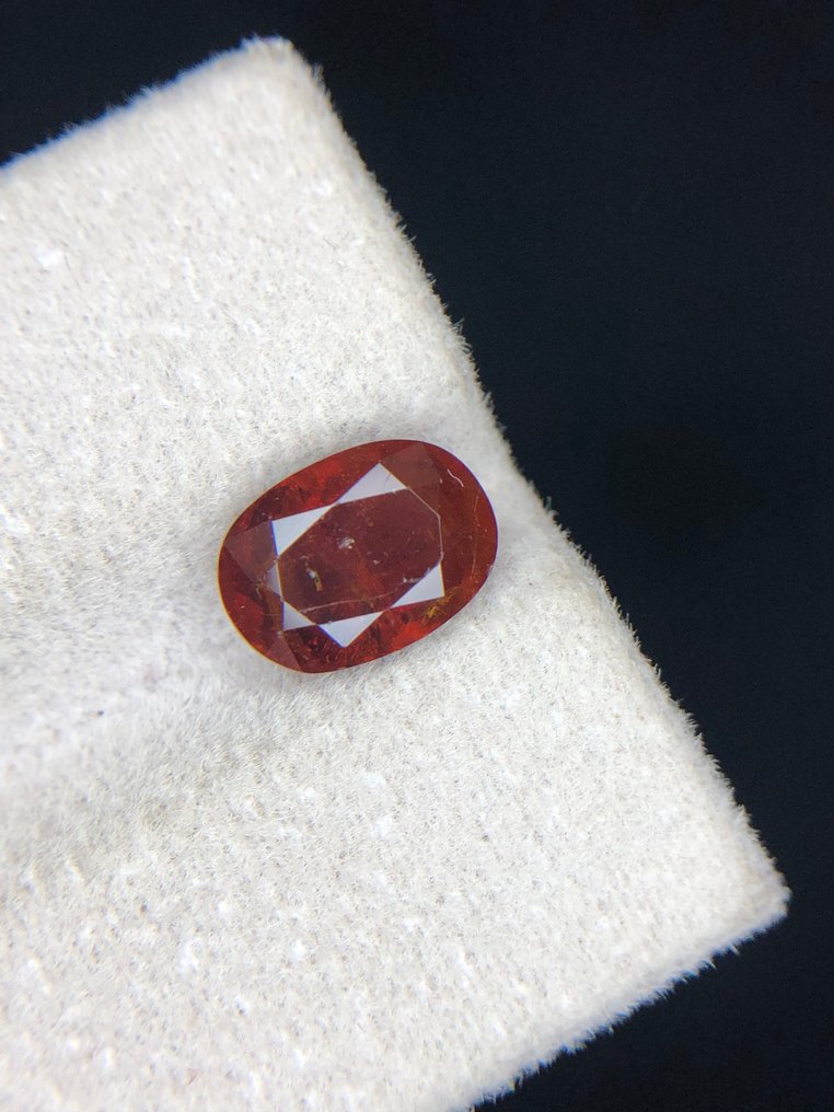 χωρίς τιμή ασφαλείας - 1 pcs  Πορτοκαλί, Κόκκινο Διάφοροι πολύτιμοι λίθοι  - 3.32 ct - Διεθνής Ένωση Έγχρωμων Πολύτιμων Λίθων (ICA GemLab) - Φυσική Bastnäsite #1.0