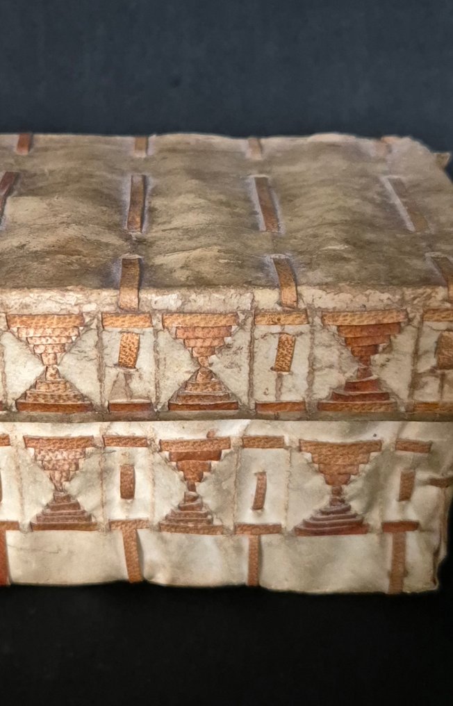 Box - Spanish colonial - Calfskin, beef - Pecata with Aztec hat #1.0