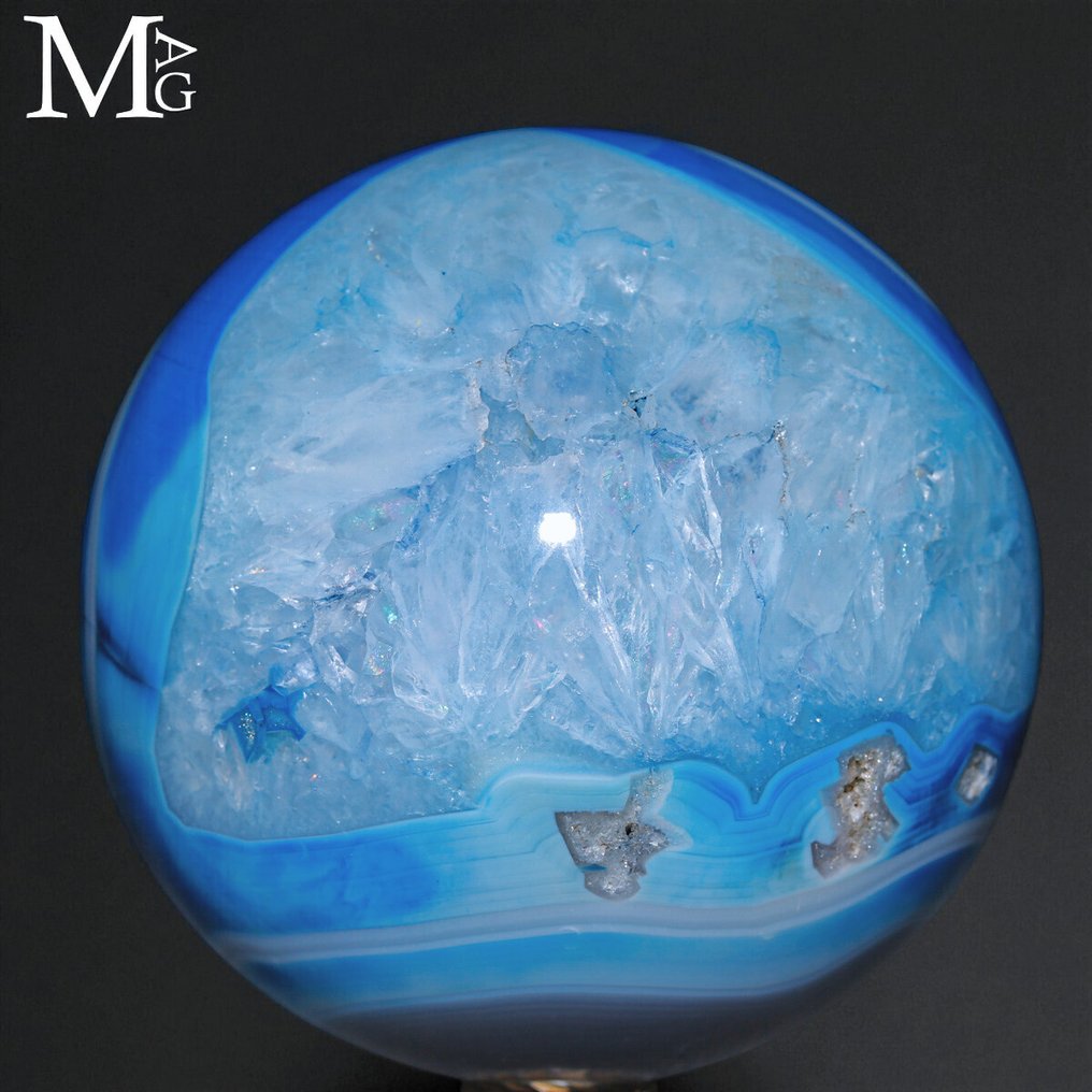Natural Dyed Agata - Sphere Beautiful sphere in agate. - Height: 87 mm - Width: 87 mm- 945 g #3.2