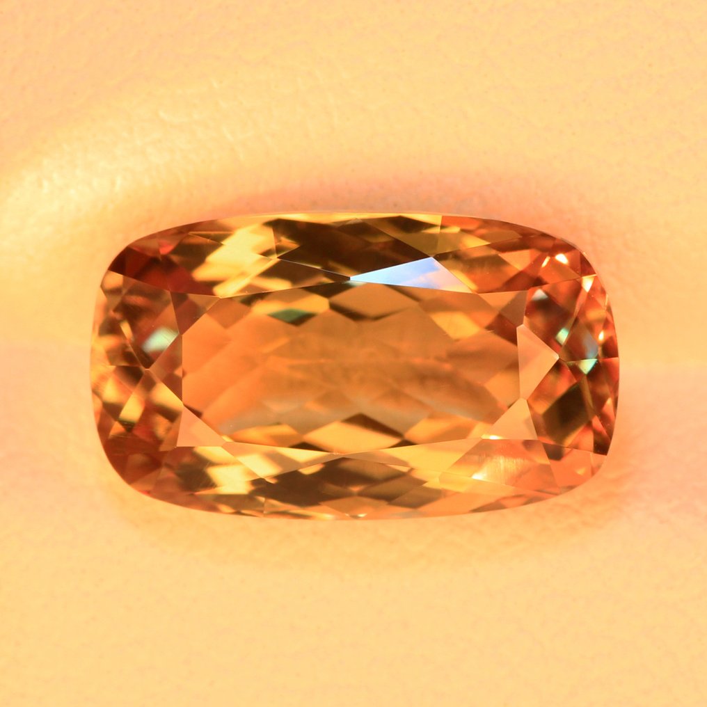 Nincs minimálár - 1 pcs Sárga, Zöld, Barna, Lila Diaszpor - 4.96 ct - Nemzetközi Gemmológiai Intézet (IGI) - Színváltó Zultanite #1.0