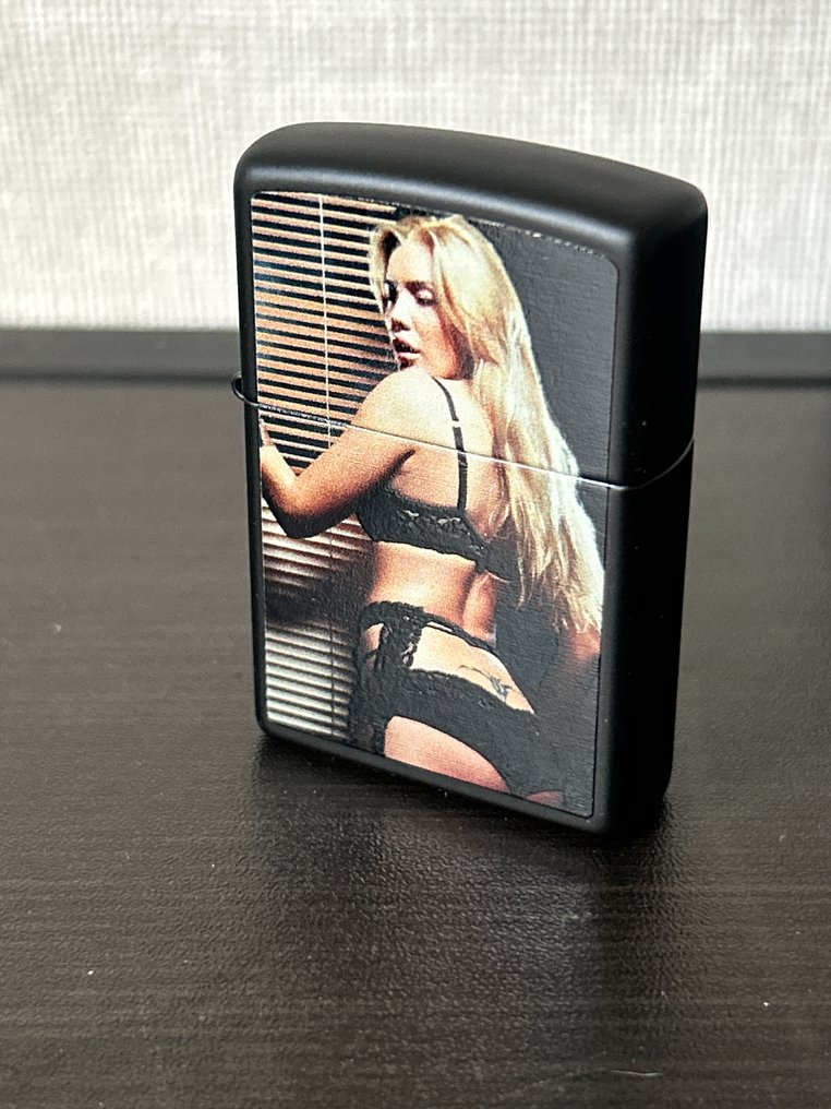Zippo - D14-Shutter Pinup - No Reserve Price - Lighter - Steel #1.0
