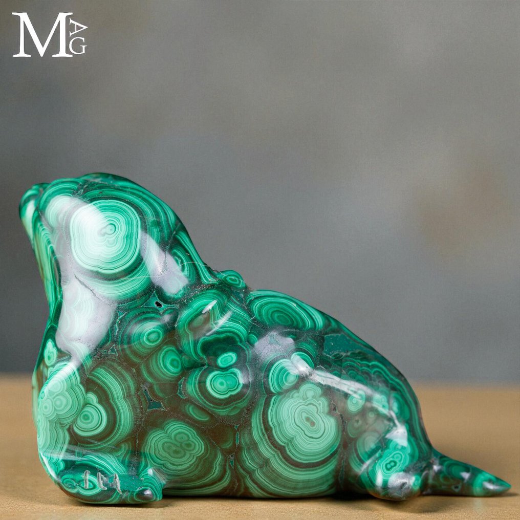 Malachit, jakość AAA - Drobne rzeźbienie - Mała rzeźba z pieczęcią - Wysokość: 45 mm - Szerokość: 27 mm- 124 g #1.0