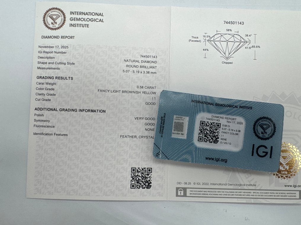 沒有保留價 - 1 pcs 鑽石  (天然彩色)  - 0.58 ct - 圓形 - Fancy light 淡褐色, 黃色 - I1 - 國際寶石學院（International Gemological Institute (IGI)） #2.1