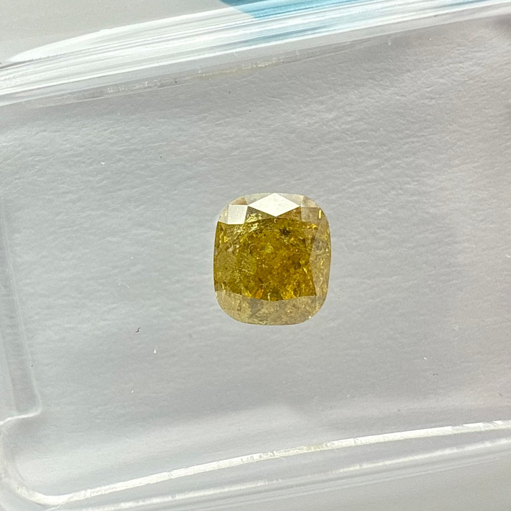 Ingen reservasjonspris - 1 pcs Diamant (Naturfarget) - 0.68 ct - Pute - Fancy intense Gul - I2 - Det internasjonale gemologiske institutt (IGI) #1.0