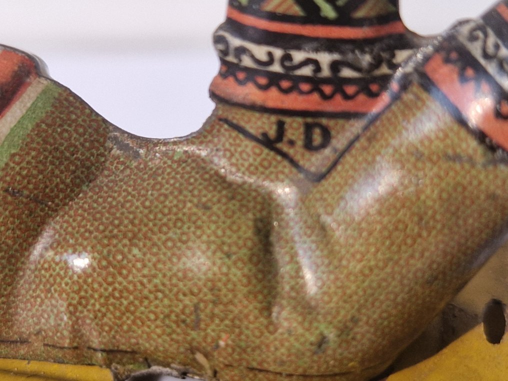 Johann Distler - Penny Toy, featuring a boy on a sled, unboxed. - Wind-up tin toy - 1920-1929 - Germany #4.3