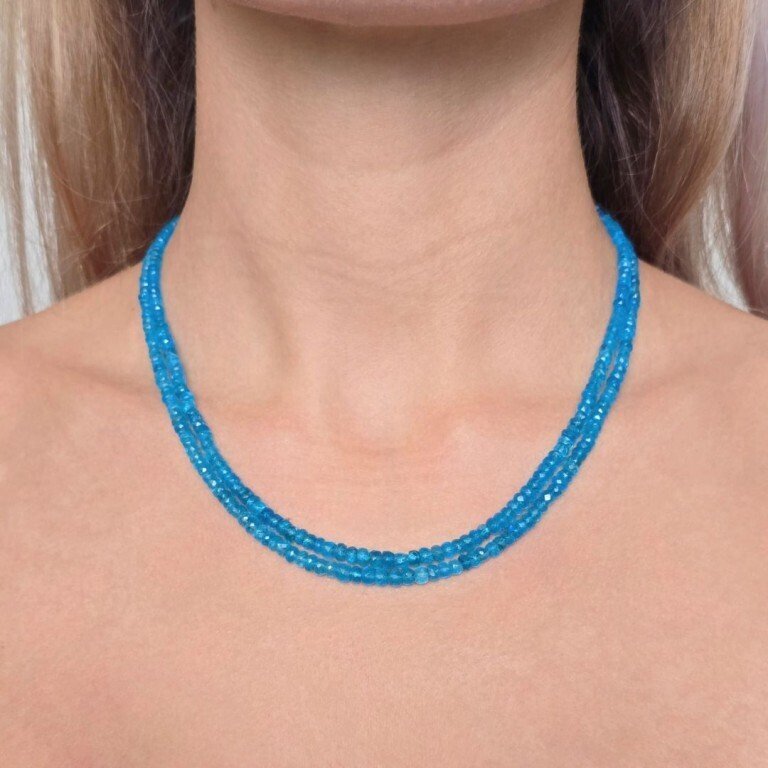 两股平行线项链，镶嵌在弧形线上，配有天然霓虹磷灰石，阶梯切割的扇形垫片。 打磨的椭圆链，镀铑925‰银制钩扣，直径3/4.5毫米，第一级线44- 24 g - (1) #1.0