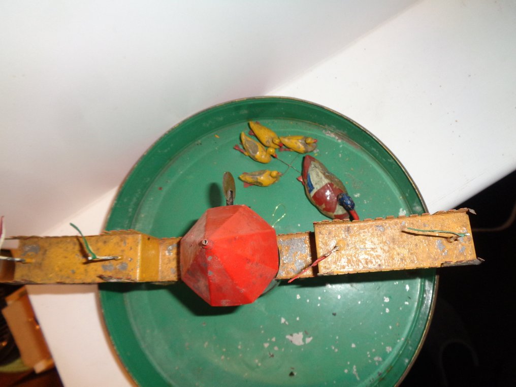 Fleischmann - castle with a water basin and a duck with four young - Wind-up tin toy - 1910-1919 - Germany #4.3