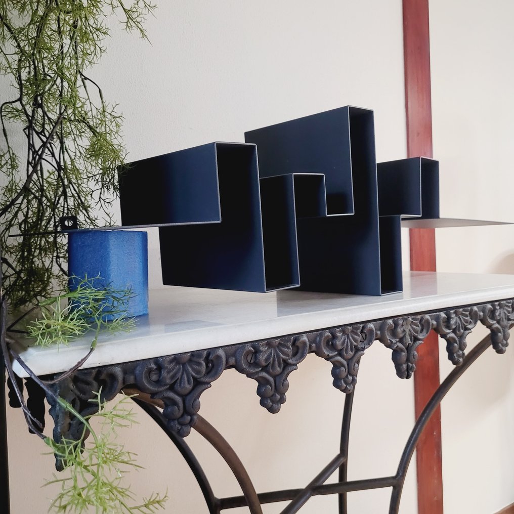 Studio Frederik Roije - Bibliothèque - Intrigues - Acier #2.1