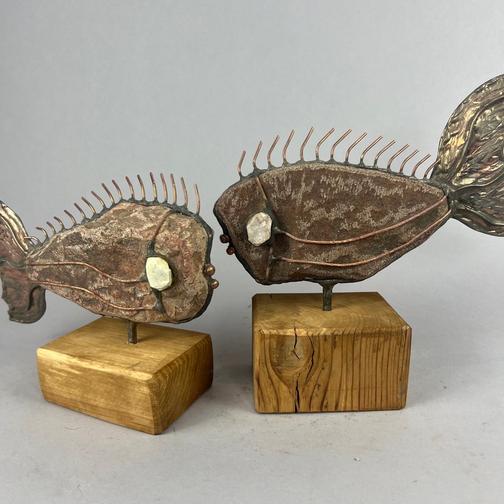 Jacek Drzymała ( XX- XXI) - Scultura, 2 big FISH - hand made - 22 cm - Rame, Legno, Pietra - 2025 #1.0