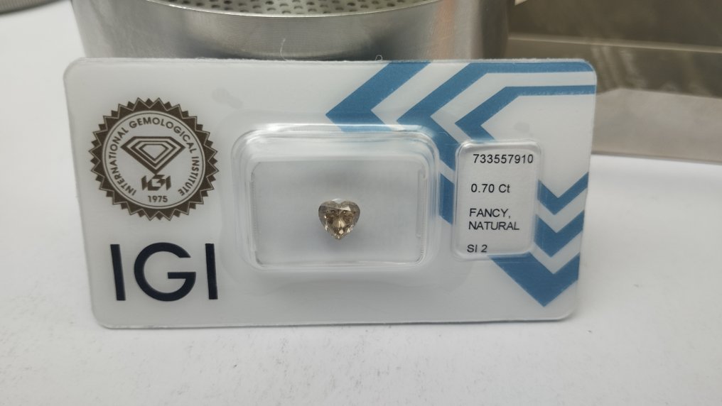 χωρίς τιμή ασφαλείας - 1 pcs Διαμάντι  (Φυσικού χρώματος)  - 0.70 ct - Καρδιά - Fancy Κίτρινο Καφέ - SI2 - International Gemological Institute (IGI) #3.2