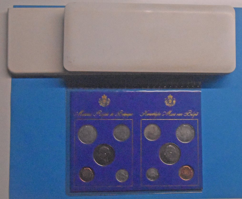 België. Sets 1975 , 1976 ( met 2X zilveren 250 Fr = 50 gram zilver )) en 1977 (Zonder minimumprijs) #1.0