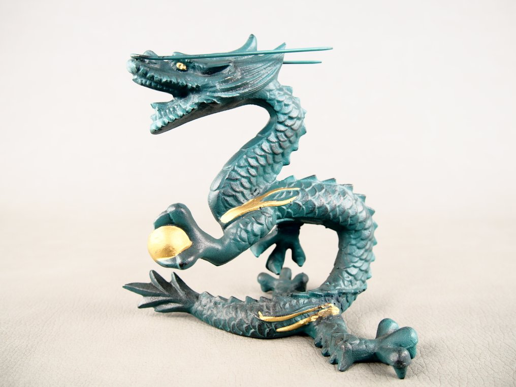 Brons - Masayoshi 正義 - Bronzen drakenbeeldje met een draak en een gouden bol - Tweede helft van de 20e eeuw (Zonder minimumprijs) #1.0