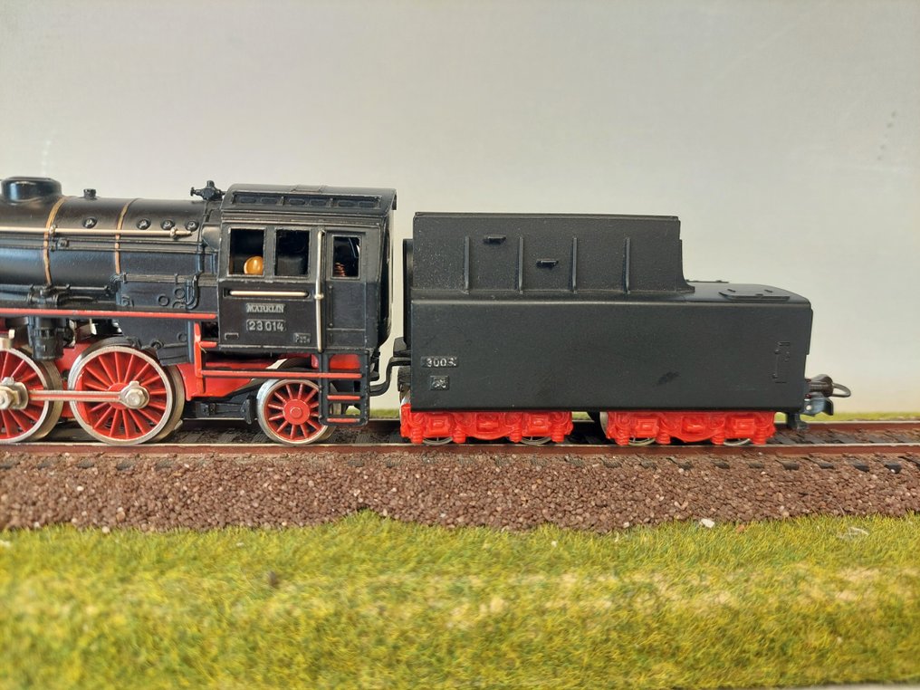 Märklin H0 - 3005 - Ατμομηχανή με όχημα μεταφοράς (1) - BR 23 014 - DB #3.2