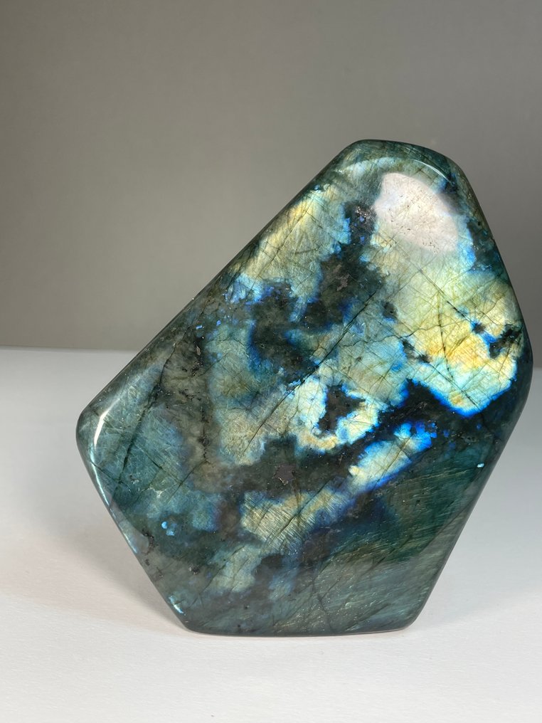 Blue-Green Harmony – Freeform Labradorite Freeform - Height: 10 cm - Width: 13 cm- 866 g - (1) #3.2