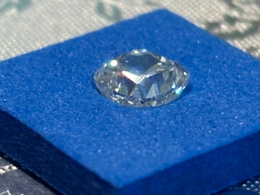 没有保留价 - 1 pcs 钻石  (天然)  - 0.90 ct - 枕形 - D (无色) - VS2 轻微内含二级 - 美国宝石研究院（GIA） #2.1