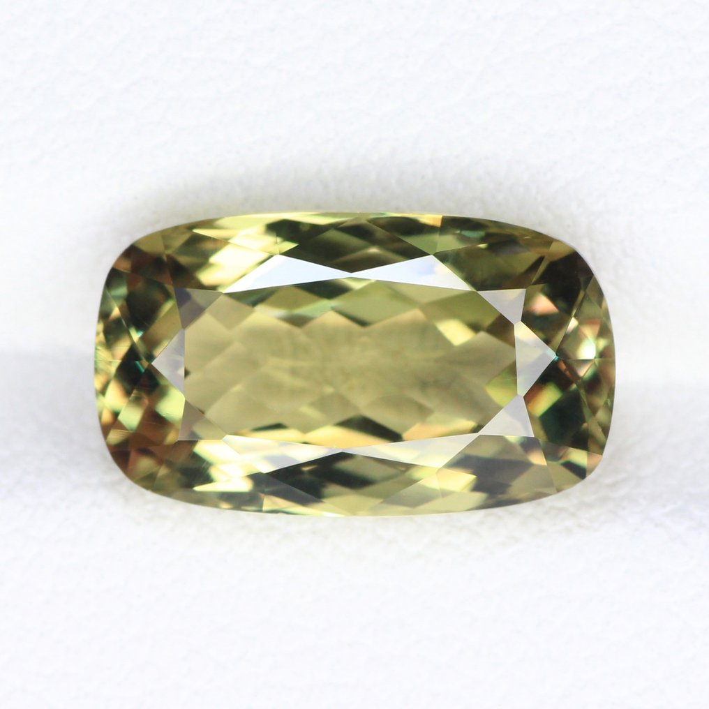 Nincs minimálár - 1 pcs Sárga, Zöld, Barna, Lila Diaszpor - 4.96 ct - Nemzetközi Gemmológiai Intézet (IGI) - Színváltó Zultanite #2.1