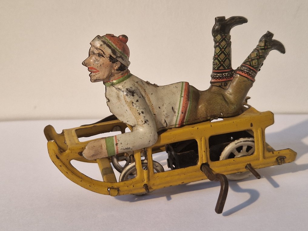 Johann Distler - Penny Toy, featuring a boy on a sled, unboxed. - Wind-up tin toy - 1920-1929 - Germany #1.0