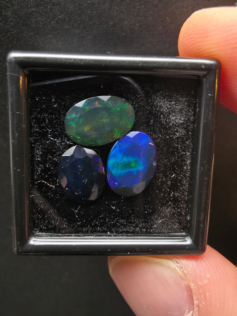 3.63 tcw Black Opal Faceted- 0.73 g - (3) #1.0