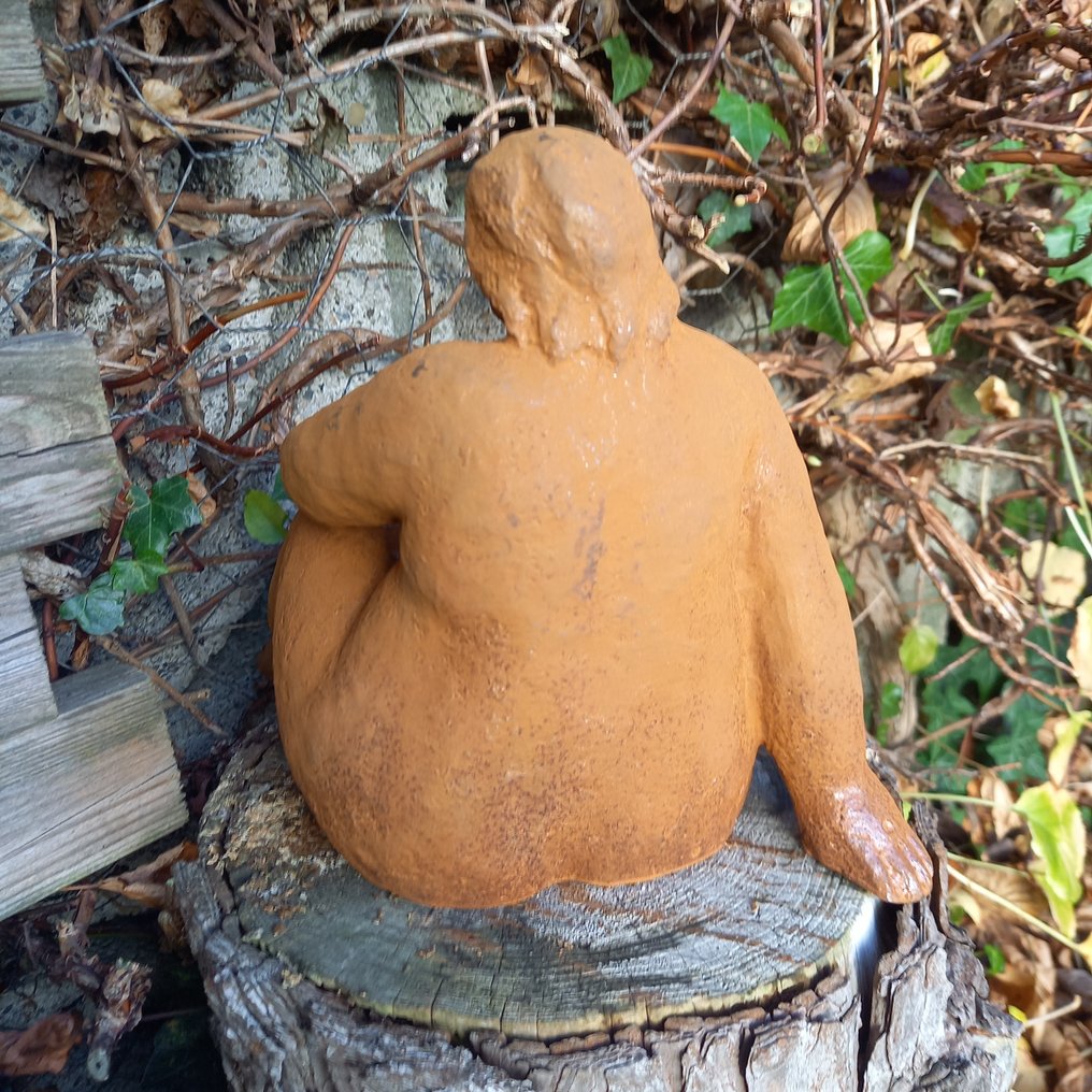 Naar Fernando Botero - Sculpture, "SITTING GLORIOUS LADY" - 20 cm - Cast iron #3.2