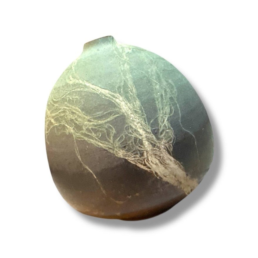 小林雅美笠间烧球形花瓶——青瓷上的银色树木图案,象征地球。 - 瓷 - Kobayashi Masami - 日本 - Shōwa period (1926-1989) #4.3