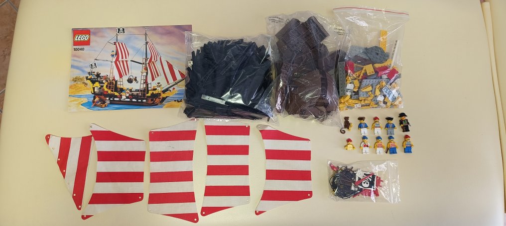 Lego Set - 10040 - Pirates - Black Seas Barracuda #1.0