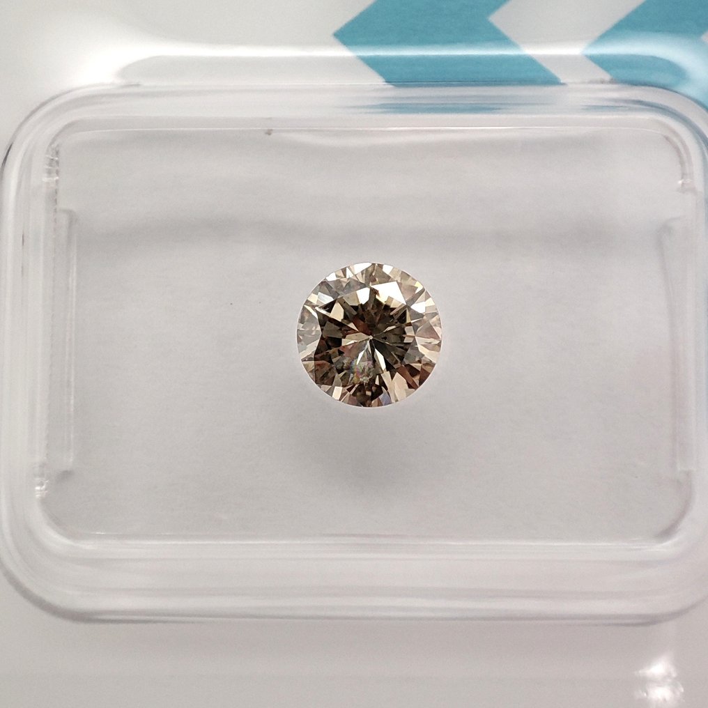 χωρίς τιμή ασφαλείας - 1 pcs Διαμάντι  (Φυσικού χρώματος)  - 0.62 ct - Στρογγυλό - Fancy Καφέ Κίτρινο - I1 - International Gemological Institute (IGI) #1.0