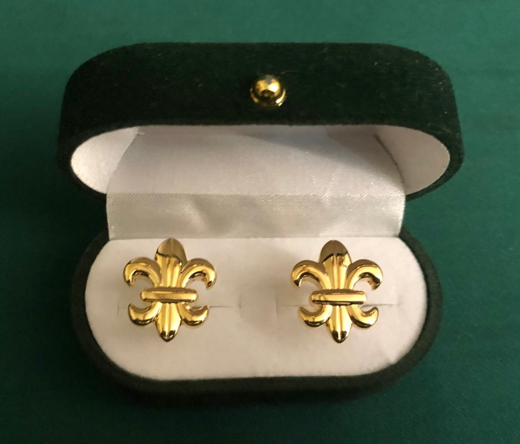 A, Royal francês, par de abotoaduras de ouro 14 ct preenchido, Fleur de Lis. A Fleur de Lis é a - Botões de punho #1.0