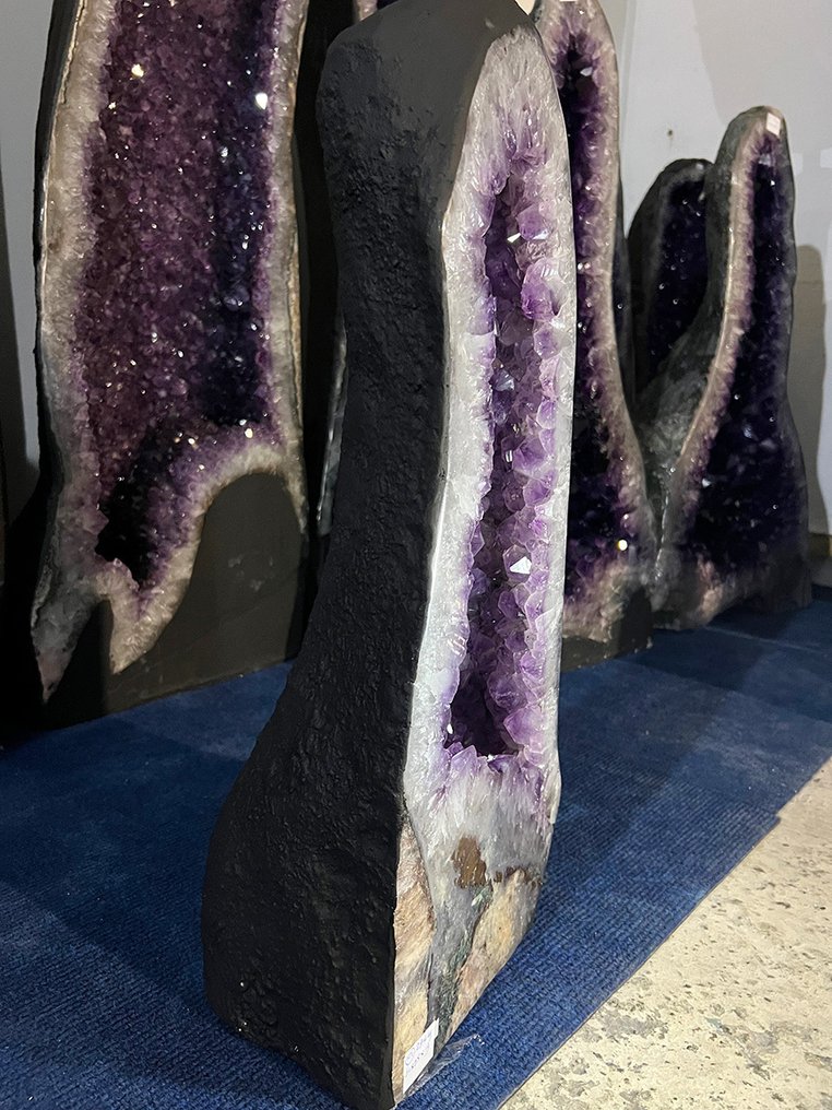 Amethyst Geode - Height: 61 cm - Width: 25 cm- 30 kg - (1) #4.3