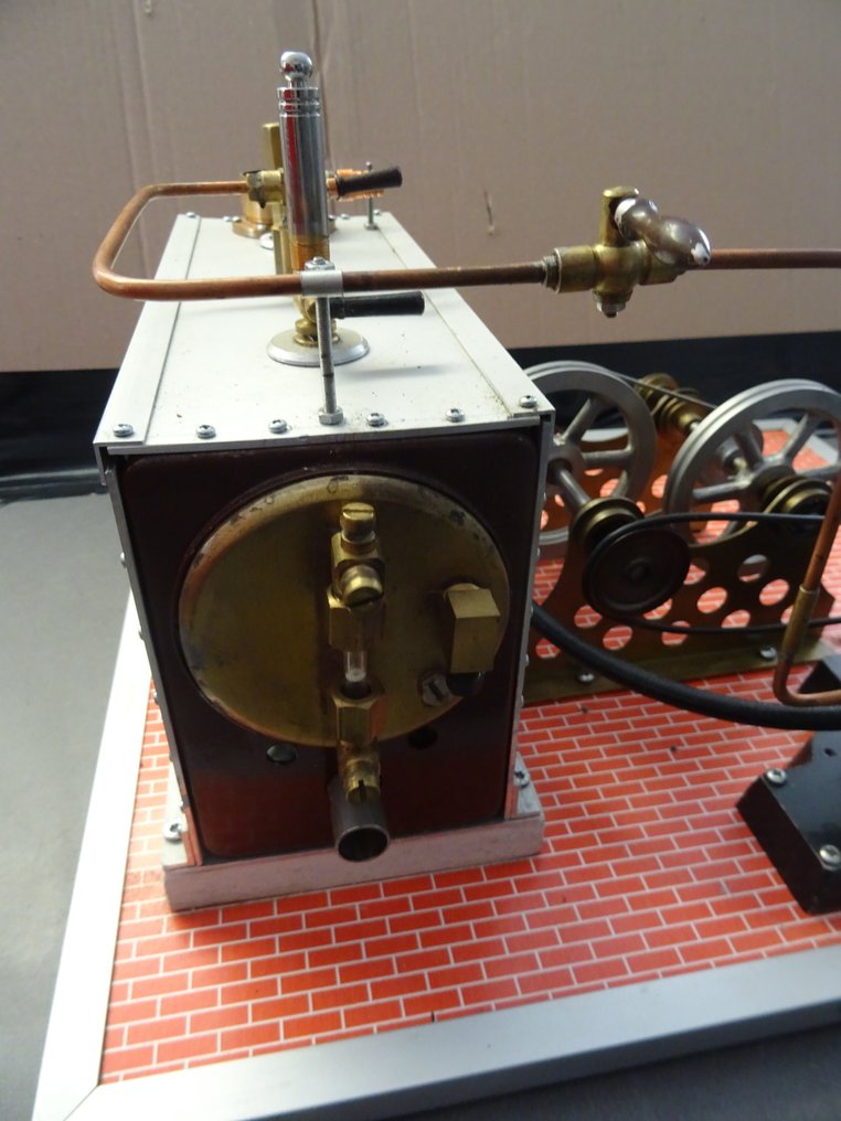 Steam engine - Unknown Manufacturer - Cast iron, Steel - Live Steam Model, Mounted On A Base #1.0