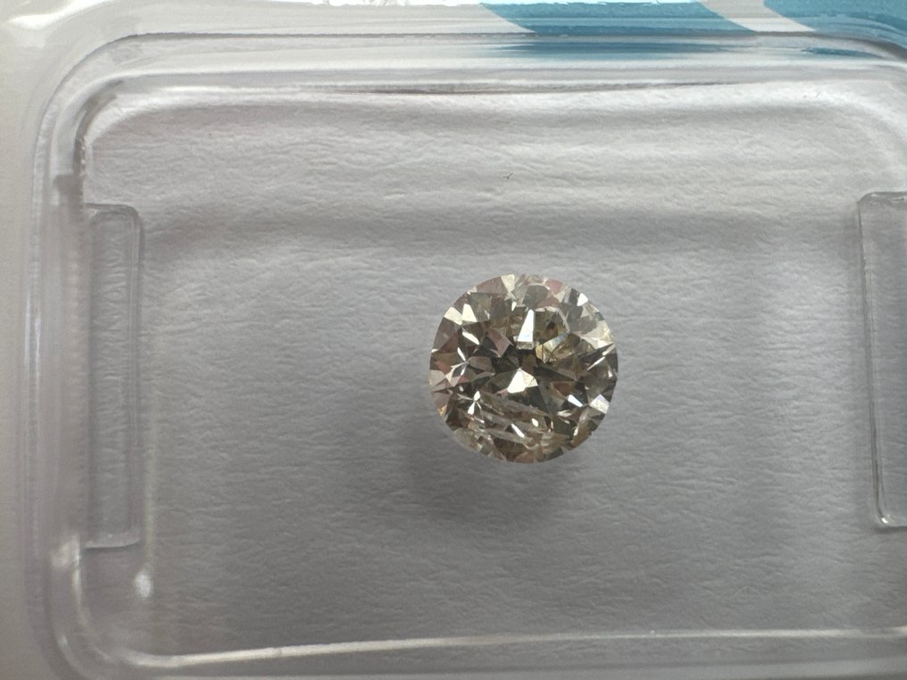 沒有保留價 - 1 pcs 鑽石  (天然彩色)  - 0.58 ct - 圓形 - Fancy light 淡褐色, 黃色 - I1 - 國際寶石學院（International Gemological Institute (IGI)） #1.0