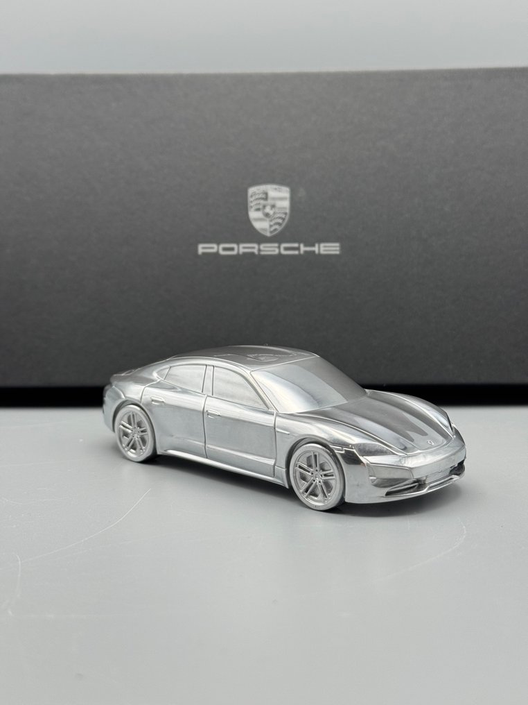 保时捷 2025 Taycan 镇纸 - Porsche #1.0