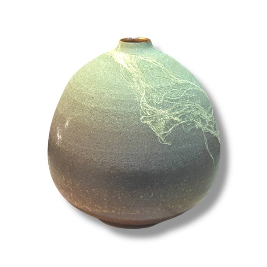 小林雅美笠间烧球形花瓶——青瓷上的银色树木图案,象征地球。 - 瓷 - Kobayashi Masami - 日本 - Shōwa period (1926-1989) #2.1