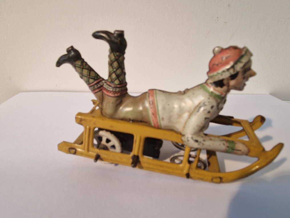 Johann Distler - Penny Toy, featuring a boy on a sled, unboxed. - Wind-up tin toy - 1920-1929 - Germany #1.0