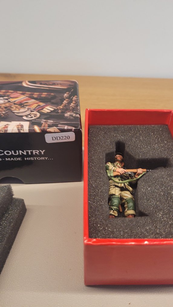 King and Country - Statuetta - DD220 Officer with Carbine - Stagno #2.1