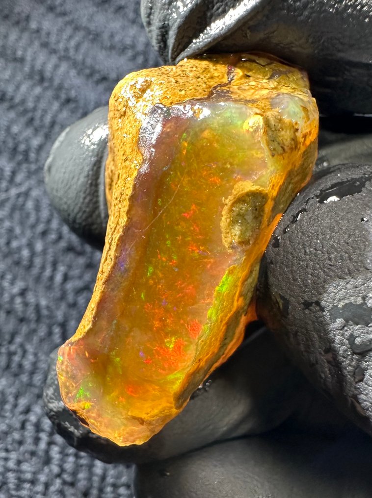 53ct Crystal Opal Rough- 10.6 g #4.3