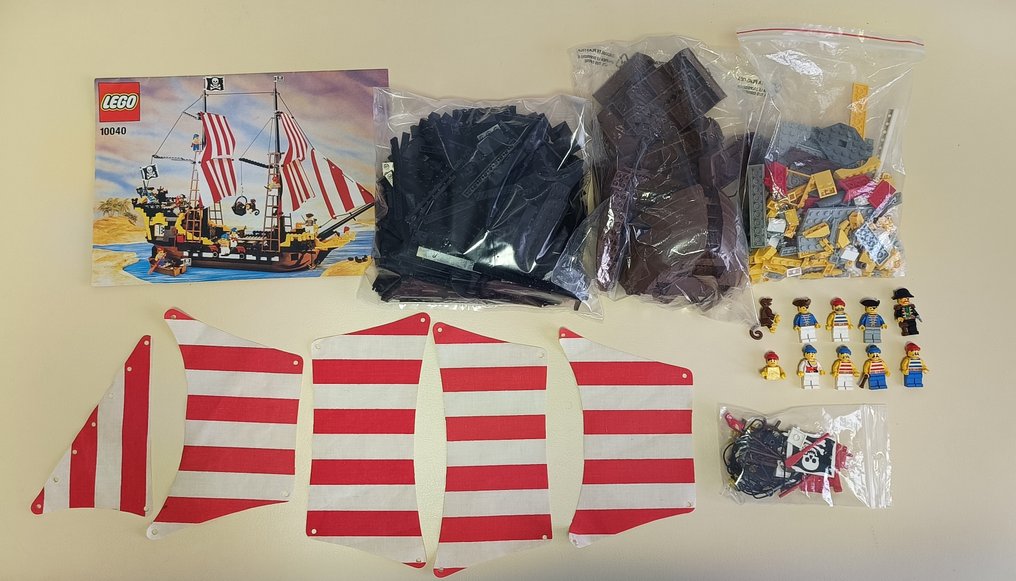 Lego Set - 10040 - Pirates - Black Seas Barracuda #2.1