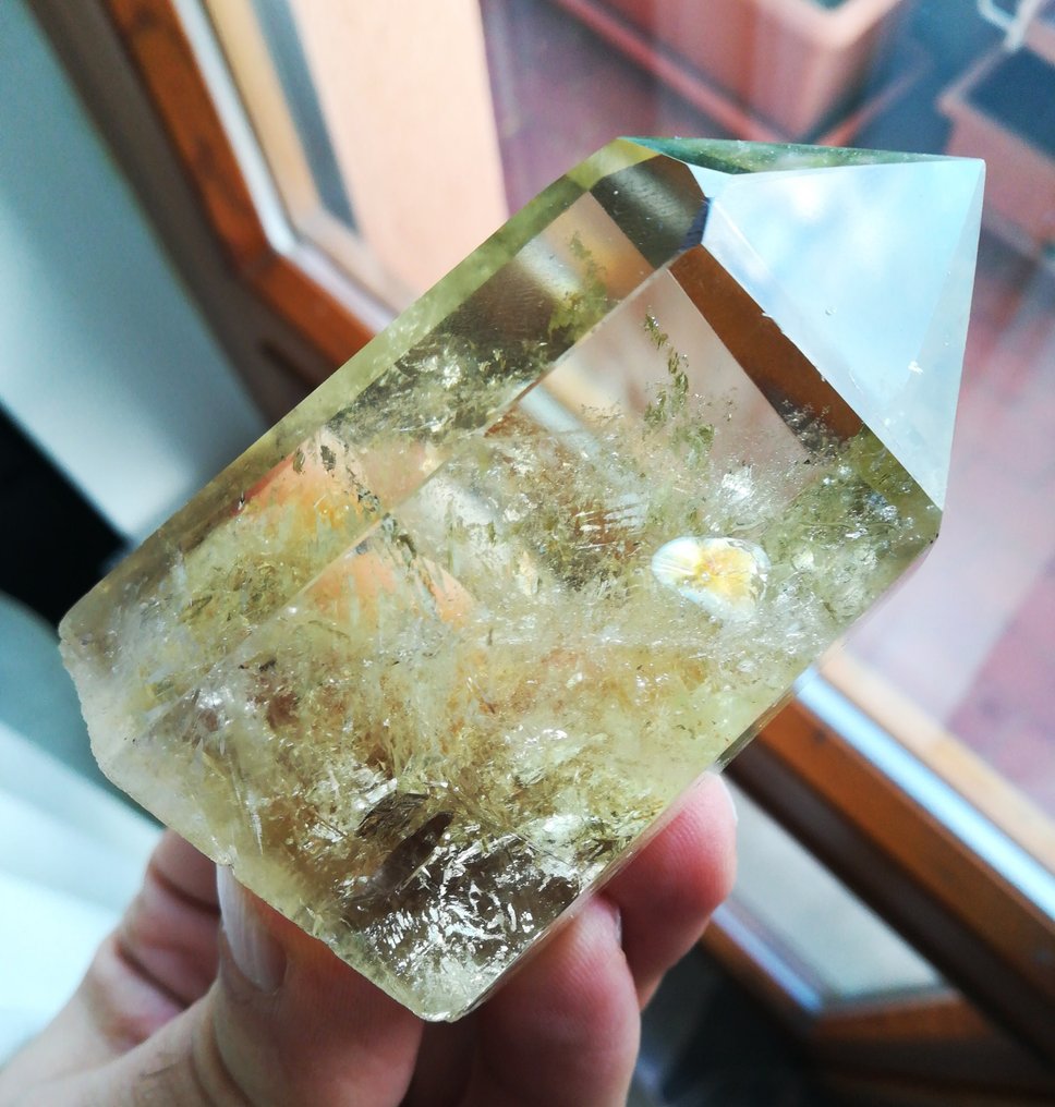 Citrine Crystal point - Height: 81 mm - Width: 51 mm- 203 g #1.0