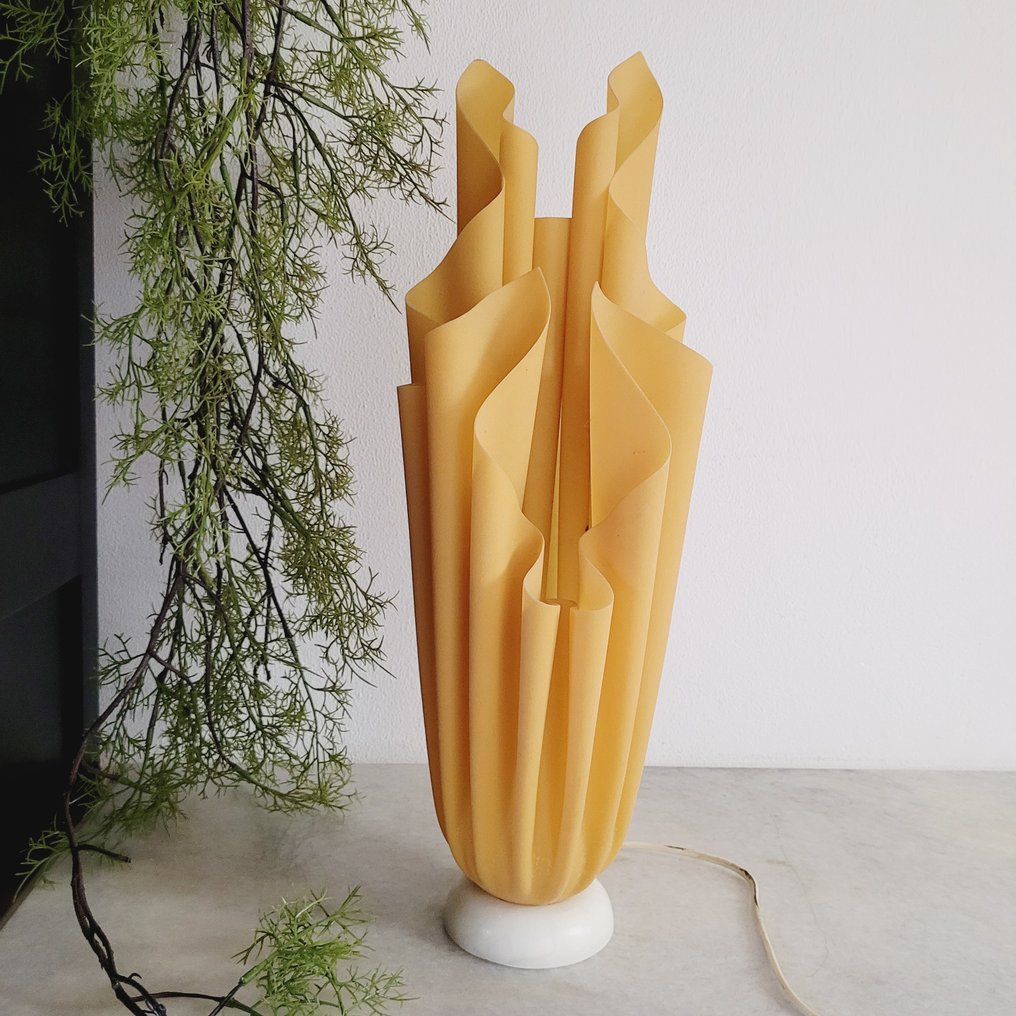 Gergia Jacob - Φωτιστικό - Αθηνά, 1975 - Μάρμαρο, Ρητίνη #2.1