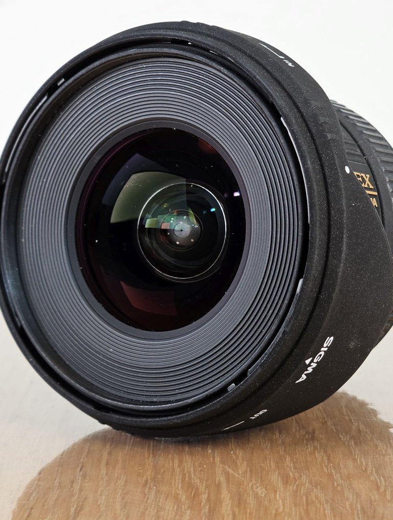 Sigma 10-20mm f/4-5.6 DC HSM EX – Nikon F mount – Ultra Wide Zoom with Original Case and Caps Obiettivo zoom #4.3