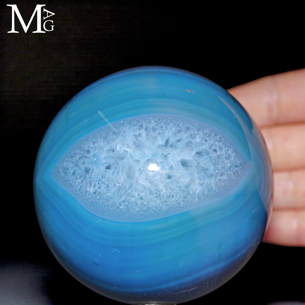 Natural Dyed Agata - Sphere Beautiful sphere in agate. - Height: 88 mm - Width: 88 mm- 946 g #3.2