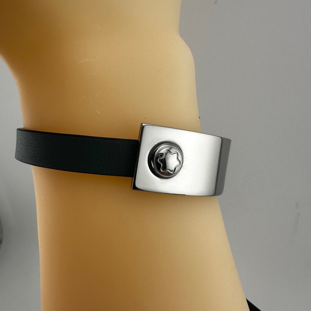 Montblanc - Τύλιξέ με σε ατσάλι και πράσινο δέρμα. Ρυθμιζόμενο μέγεθος. - Βραχιόλι #1.0