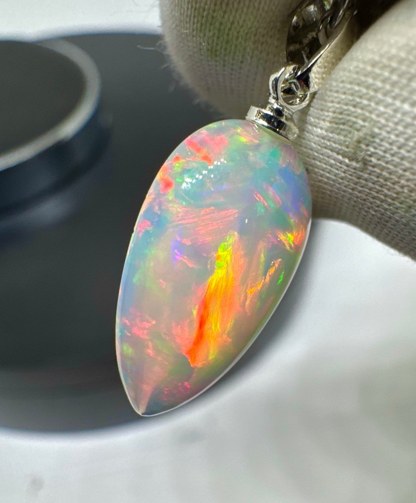 Opal Pendant - Height: 25 mm - Width: 9.5 mm- 0.84 g - (1) #3.2