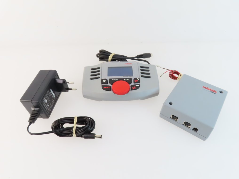 Märklin H0 - 60653 - Digital control unit (1) - Complete digital control system with Mobile Station, Connectbox, adapter, and user manual. #1.0