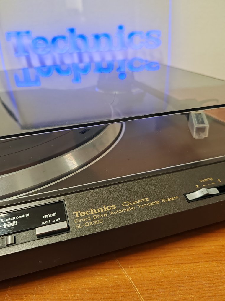 Technics - SL QX-300 Turntable #1.0